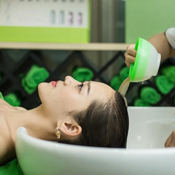 海娜在我国的新疆维吾尔族生活中也非常普及