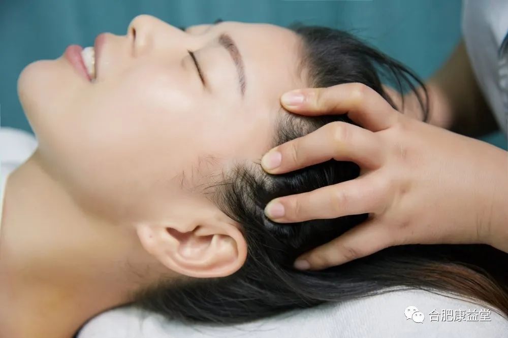 秀丝顿南阳植物养发馆告诉你养发馆加盟店白发转黑发的秘诀