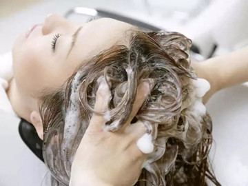 秀丝顿植物养发馆之不要频繁洗头来预防脱发